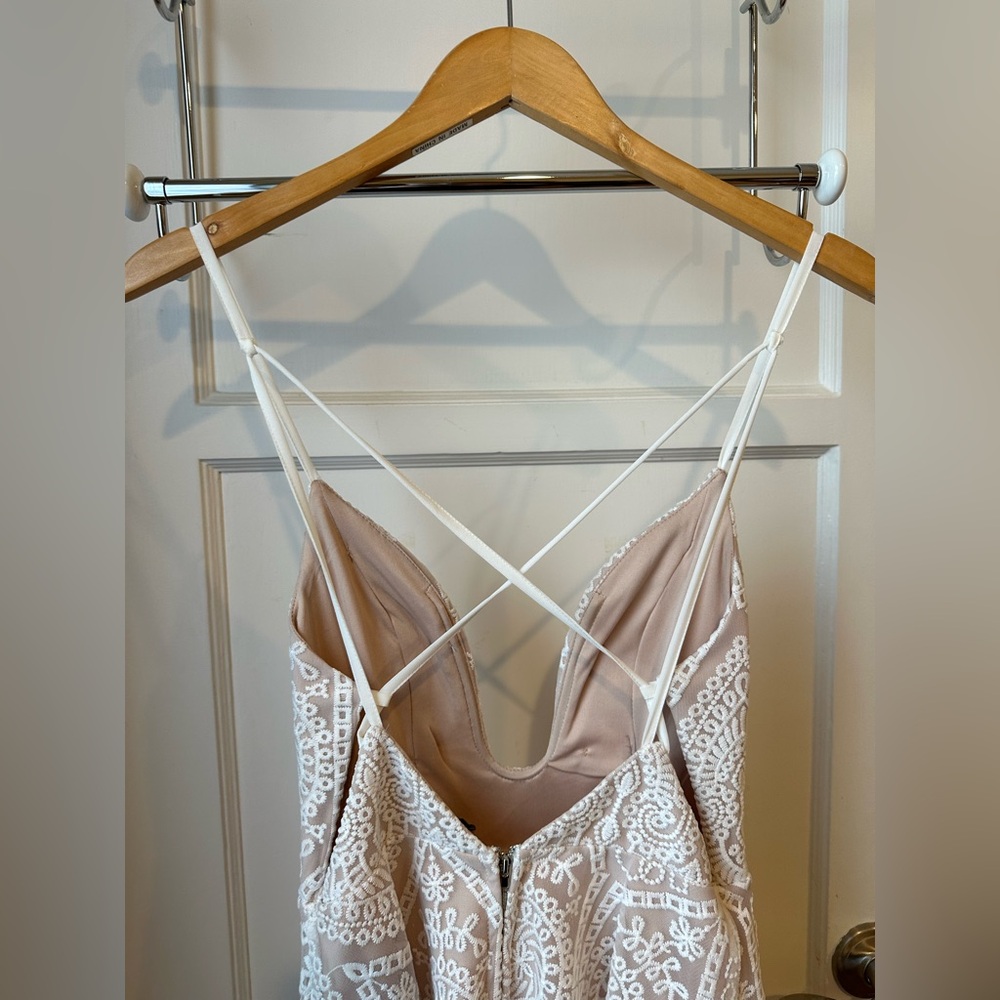NWT WINDSOR Unique White and Nude Lace Dress, Women’s Size S - Picture 8 of 9